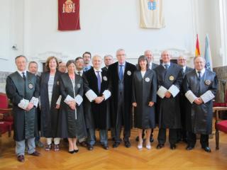 La nueva jueza, en la imagen, a la derecha del presidente del alto tribunal gallego, Miguel Ángel Cadenas